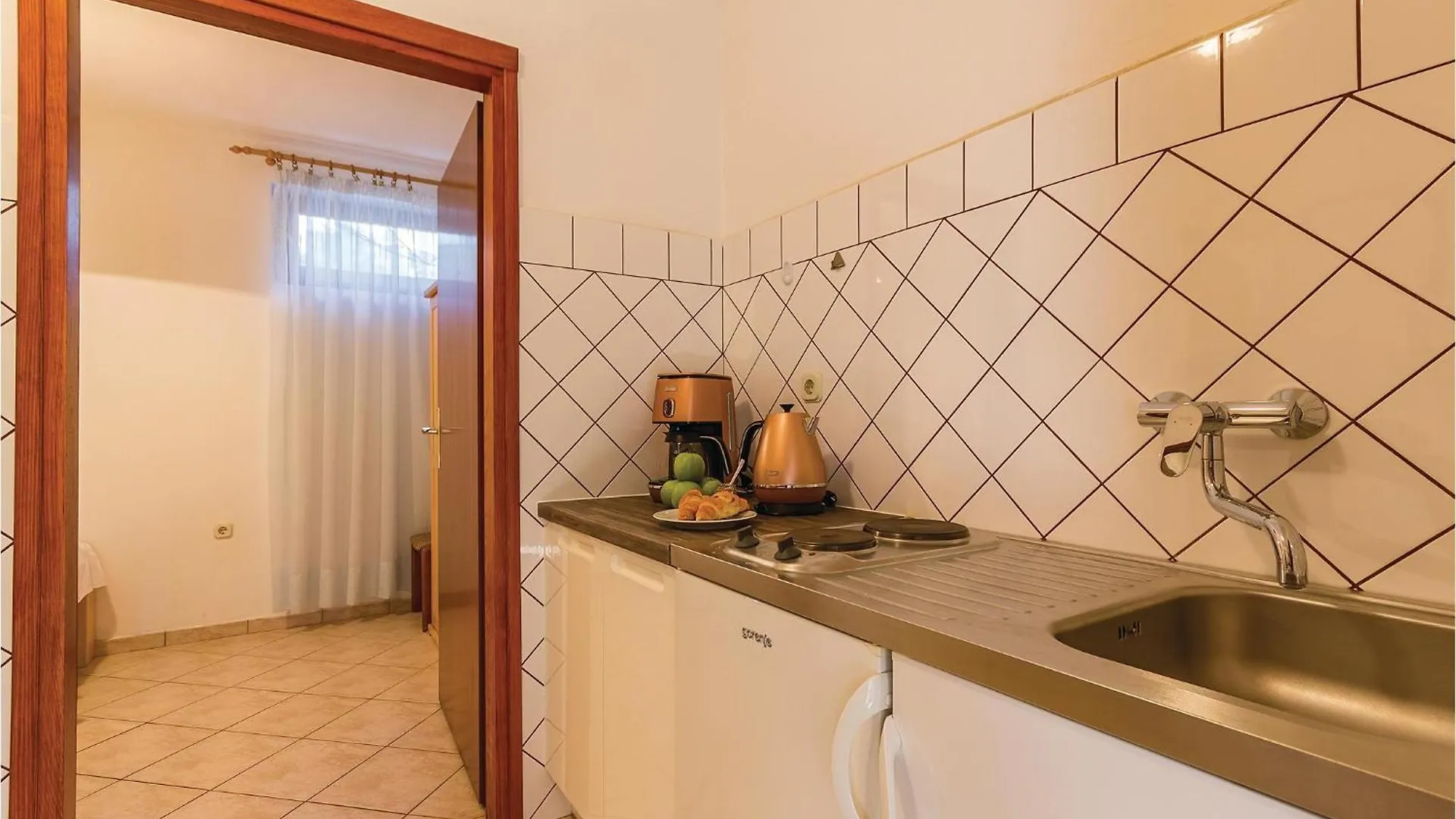 2 Bedroom Lovely Apartment In 普拉 0*,  克罗地亚